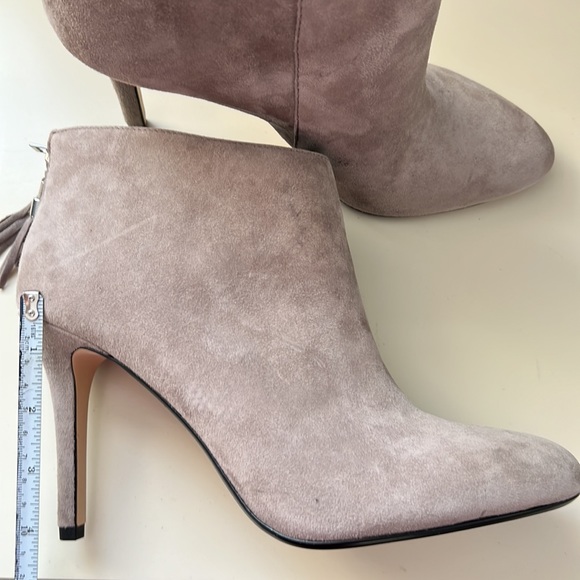 Lord & Taylor 424 Fifth grey suede booties - Picture 4 of 4